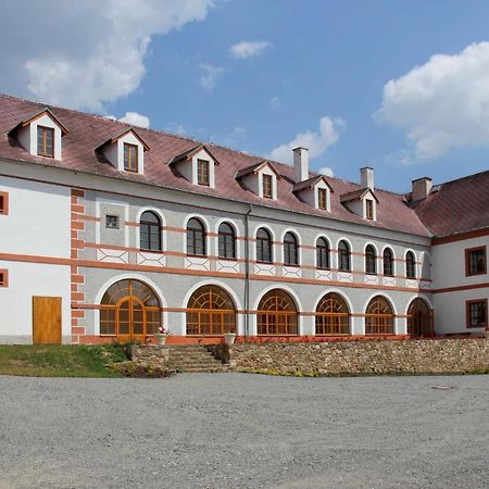 Hotel Zámek Libouň Louňovice pod Blaníkem Exterior foto